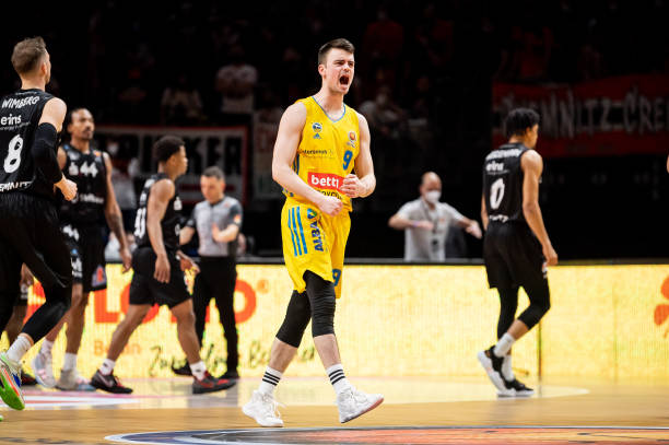 先破门尽显 先破门尽显